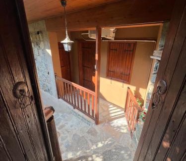 Kakopetria Bed & Breakfast | GaliniCafe22-suites