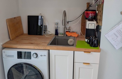 South Berkeley Apartment | Gallery Look Cozy 2-bedroom apartment in charming Berkeley