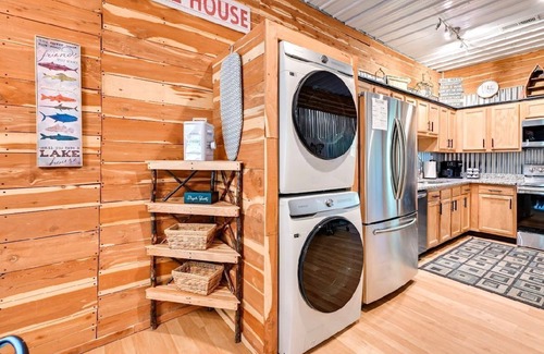 Cub Run House | Game Room, Bar & Hot Tub: Perfect Group Getaway