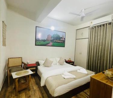 Sigra Apartment | Ganga Ghat 2 BHK Apartment Near Kashi Vishwanath Temple With Parking And Lift