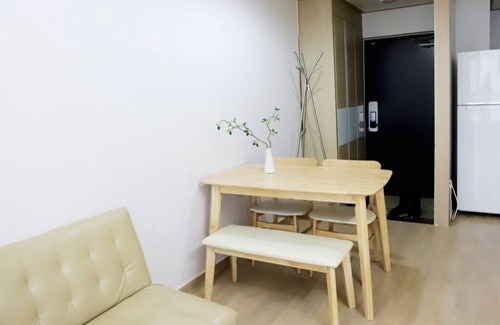 Yeoksam Apartment | [Gangnam bright APT 2Bdr 1Bath STN 5minn