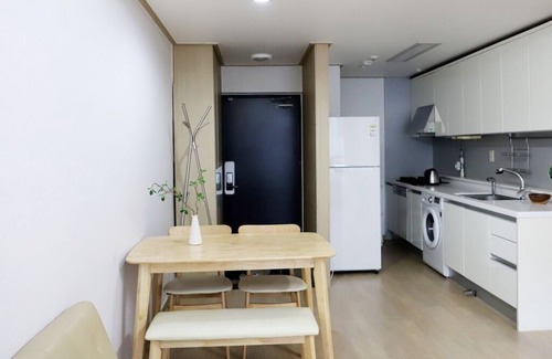 Yeoksam Apartment | [Gangnam bright APT 2Bdr 1Bath STN 5minn