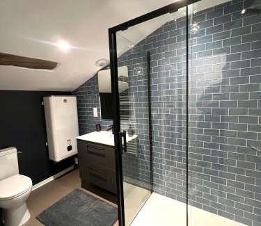 Villeneuve-sur-Lot Apartment | Garçonnière - Refuge parfait pour Amis et Jeux !