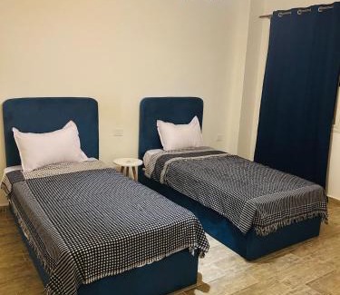 Garden City Apartment | Garden city 2 BDRM apartment downtown