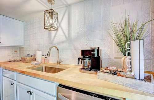 Lusby House | Garden Cottage · Garden Cottage - Fire Pit and Grill near Beaches