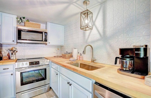 Lusby House | Garden Cottage · Garden Cottage - Fire Pit and Grill near Beaches