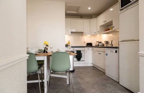 Bath Apartment | Garden Flat – Stunning Georgian Apartment in Grosvenor Place