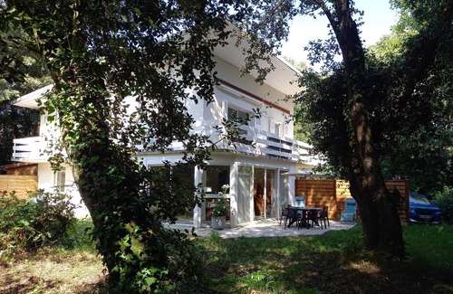 Saint-Michel-Chef-Chef Apartment | Garden level, private plot 400 m² in the heart of the woods, 1 mn walk from the sea