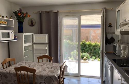 Miramar Apartment | GARDEN-LEVEL APARTMENT WITH LARGE TILED TERRACE AND SMALL GARDEN