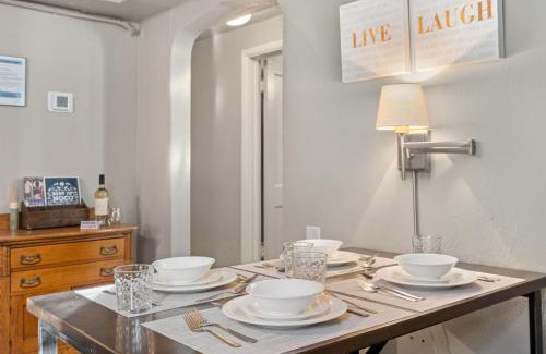 Old Town West Apartment | Garden Level Apt Mtn Ave - 8 min walk to Old Town!