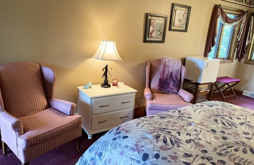 Baraboo Resort | Garden Room near Devils lake and Wisconsin Dells