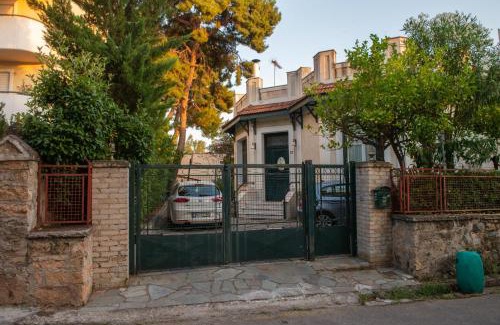 Khalandrion Apartment | Garden-studio in a mansion-Athens-Chalandri center