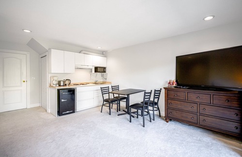 West Point Grey House | Garden Suite near Jericho Beach