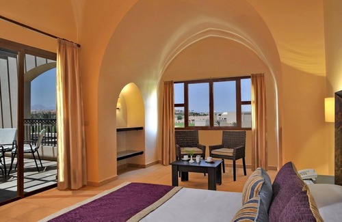 Makadi Bay Resort | Garden View Comfort | 3 Rooms, Rooftop Pool, Games, Tennis & Free Shuttle