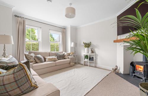 Moy House | Gardenview Manor