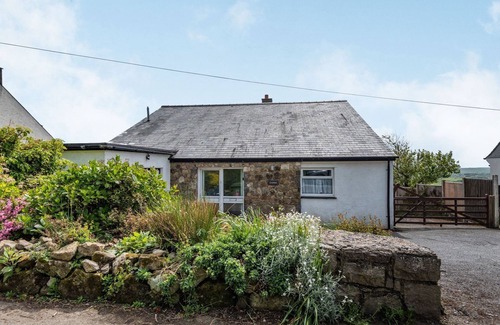 Mynytho Cottage | GARNA, pet friendly, character holiday cottage in Llanbedrog