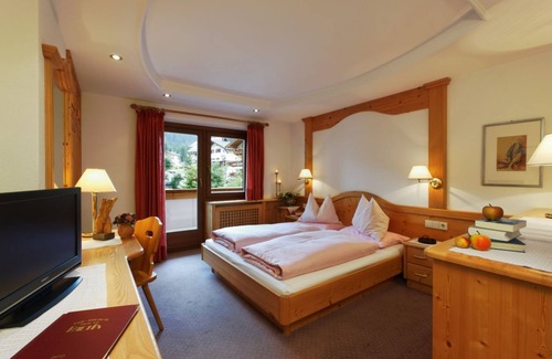 Corvara in Badia Bed & Breakfast | Garni Raetia