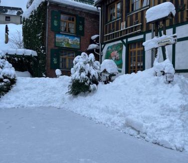 Fehrenbach House | Gasthof & Pension "Schwarzer Adler"