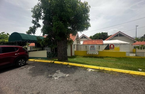 Camperdown Apartment | Gated Cozy King Suite - WiFi, A/C, Central Location, Night Life