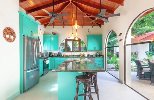 Nosara House | Gated Multi-Family Retreat-Jungle Villa w/Lush Gardens walk 2 Pelada Beach
