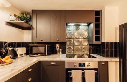 Upper Town House | Central Townhouse with Garden & Free Parking