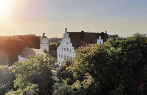 Neuburg an der Kammel Apartment | Gemütliche 3,5 Zimmer Ferienwohnung mit 100m2 Nahe zum Legoland Deuschlend