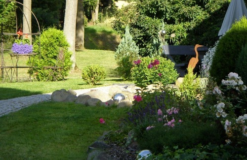 Bad Steben Apartment | Gemütliche 70qm Ferienwohnung mit Balkon, Naturholzmöbelausstattung