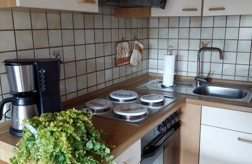 Bad Rodach Apartment | Gemütliche Ferienwohnung im Grünen mit Balkon zur Südseite