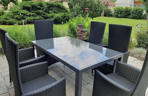 Waldsassen Apartment | Gemütliche Ferienwohung 60qm mit Mehreren Sitzmöglichkeiten im Garten