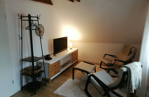 Elsfleth Apartment | Gemütliche, Frisch Renovierte Wohnung Direkt am Elsflether Weserdeich