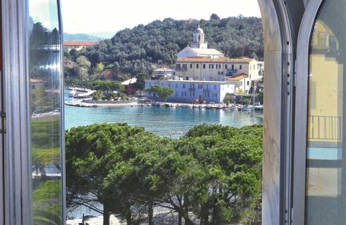 Le Grazie Apartment | Gentle attic with terraces on the Gulf of Poets center Le Grazie Portovenere