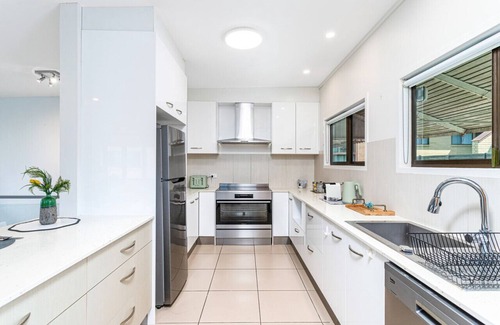 Biggera Waters House | Gentle Waves Retreat Villa