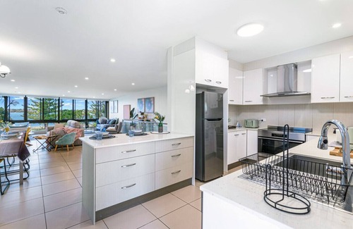 Biggera Waters House | Gentle Waves Retreat Villa