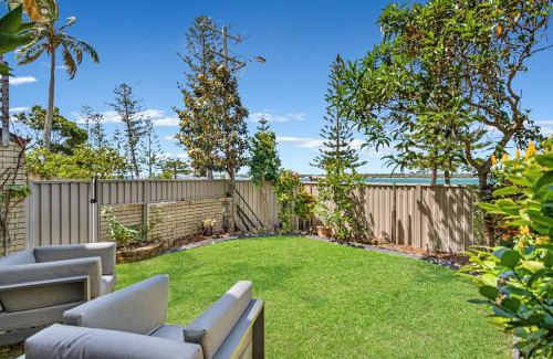 Biggera Waters House | Gentle Waves Retreat Villa