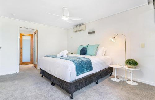 Biggera Waters House | Gentle Waves Retreat Villa