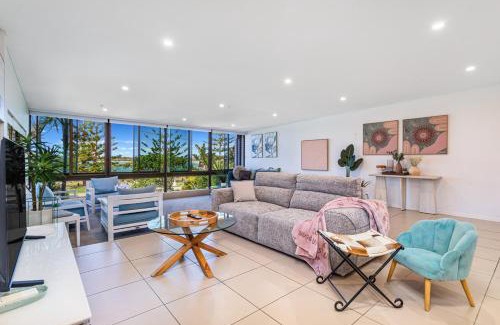 Biggera Waters House | Gentle Waves Retreat Villa