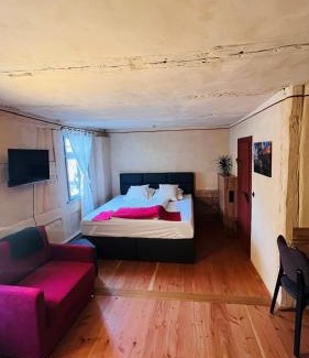 Zirndorf Apartment | Genusspur - Schiefer Salon