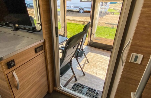 Belau House | George Glamper Ahoy at Lake Belau