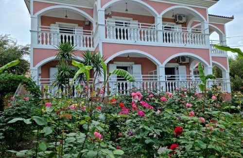 Porto Koukla Apartment | George & Sofia Studios