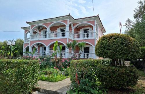 Porto Koukla Apartment | George & Sofia Studios