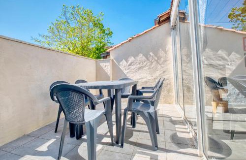 Perigueux House | Georges' terrace