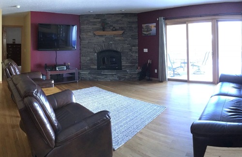 Lake Hallie House | Getaway in the Heart of Chippewa Valley