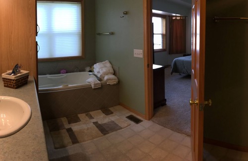 Lake Hallie House | Getaway in the Heart of Chippewa Valley