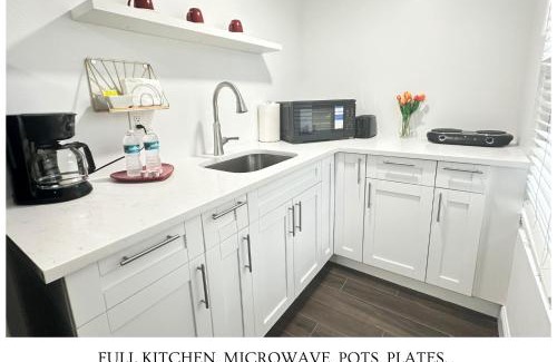 Lutz Apartment | Getaway/Privacy Suite B