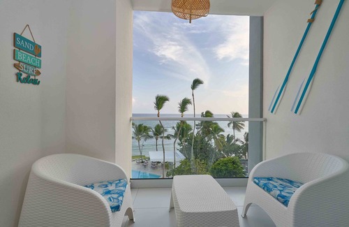 Caribbean Islands Apartment | Getaway to beachfront apartment w/scenic view.