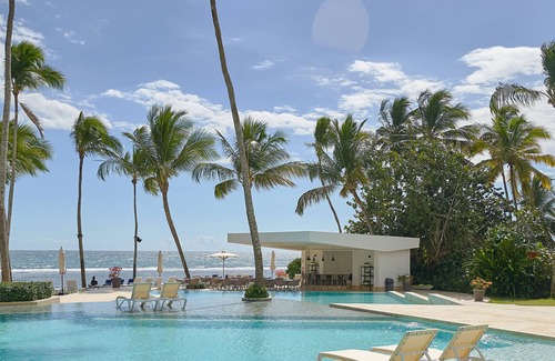 Caribbean Islands Apartment | Getaway to beachfront apartment w/scenic view.