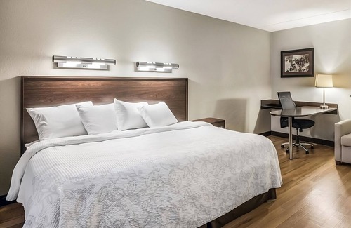 Woburn Hotel | Getaway with Friends! FREE Parking, Minutes to Downtown Boston and Woburn Mall!