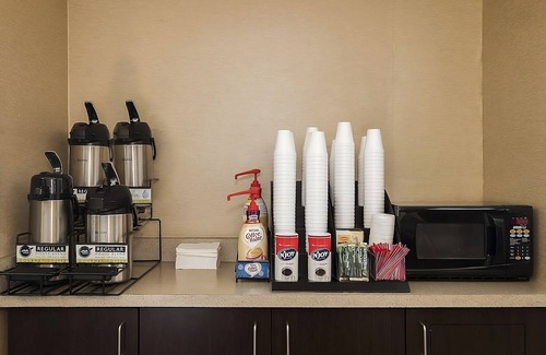 Woburn Hotel | Getaway with Friends! FREE Parking, Minutes to Downtown Boston and Woburn Mall!