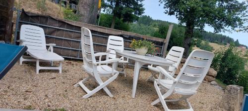 Anglure-sous-Dun Other | Gezellige luxe caravan met zwembad in zuid- Bourgogne