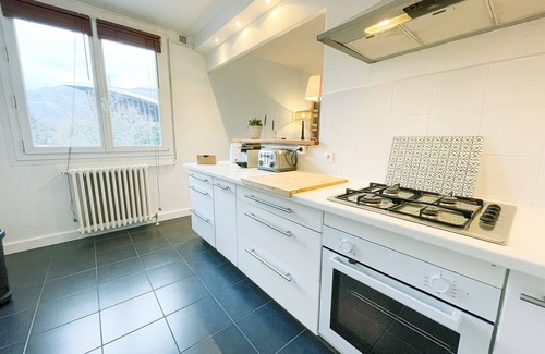 Quartier Exposition-Bajatiere Apartment | #GI Watercolours of Clémenceau 🎨 In front of park Paul Mistral 🌳